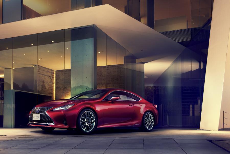  Lexus RC300h 2018 года  (WW) (фото 1 из 139)